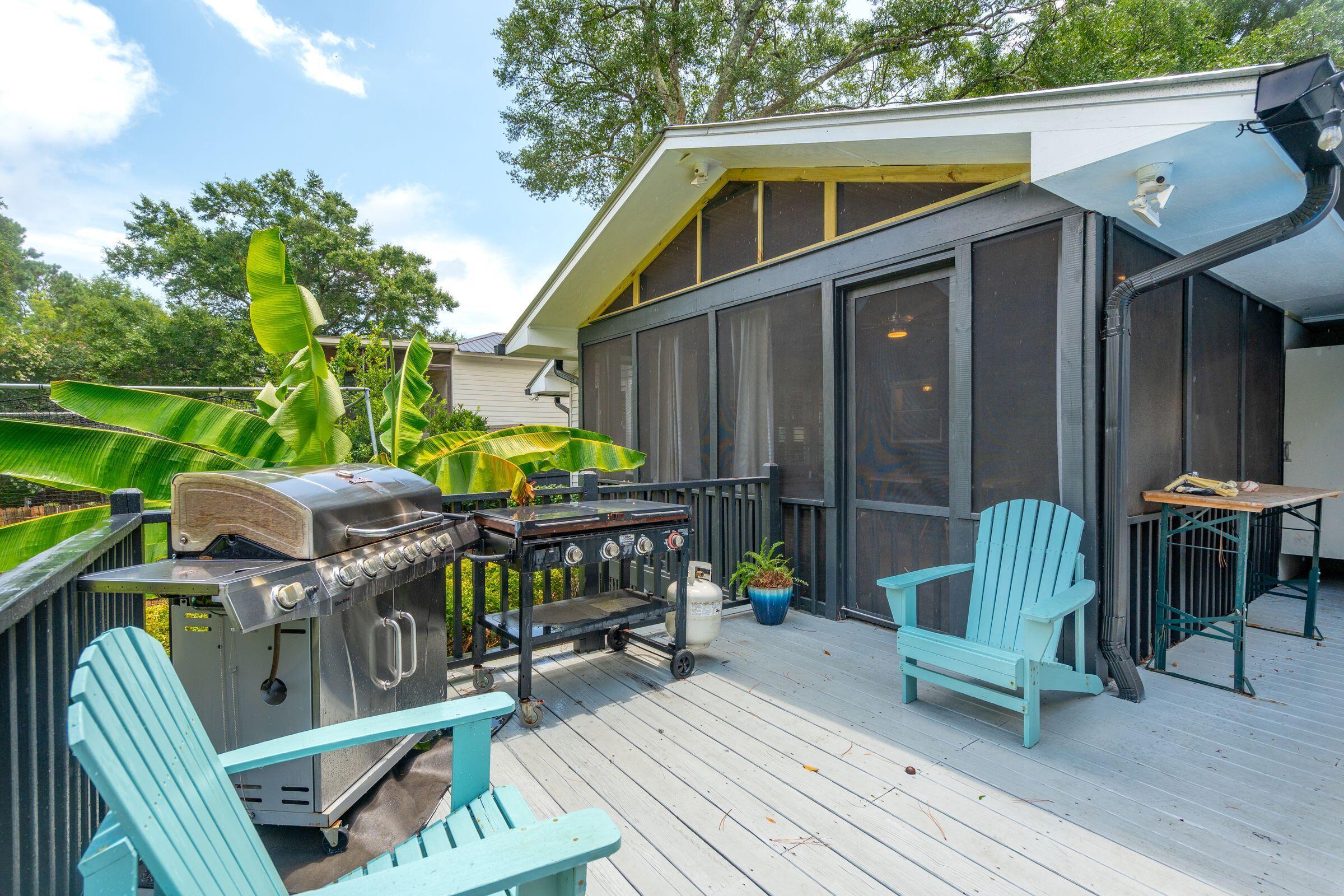 Image 4: Wow on the screened porch!!
