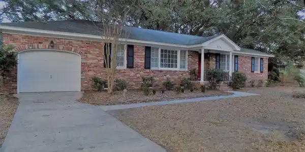 674 Highwood Circle