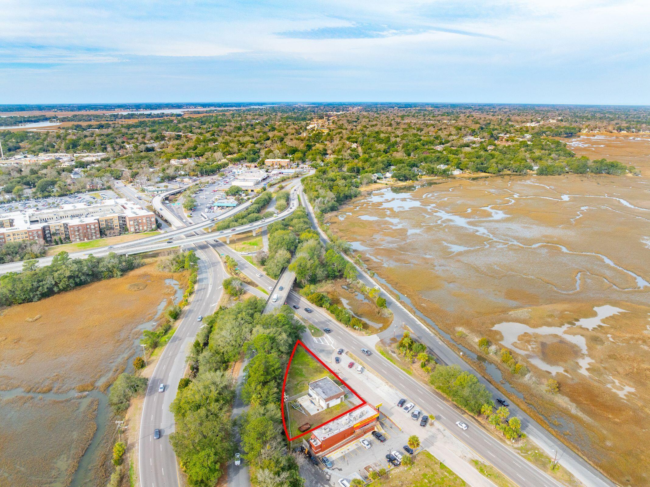 Image 3: mls_335SavannahHwy-KeenEyeMarketing-012