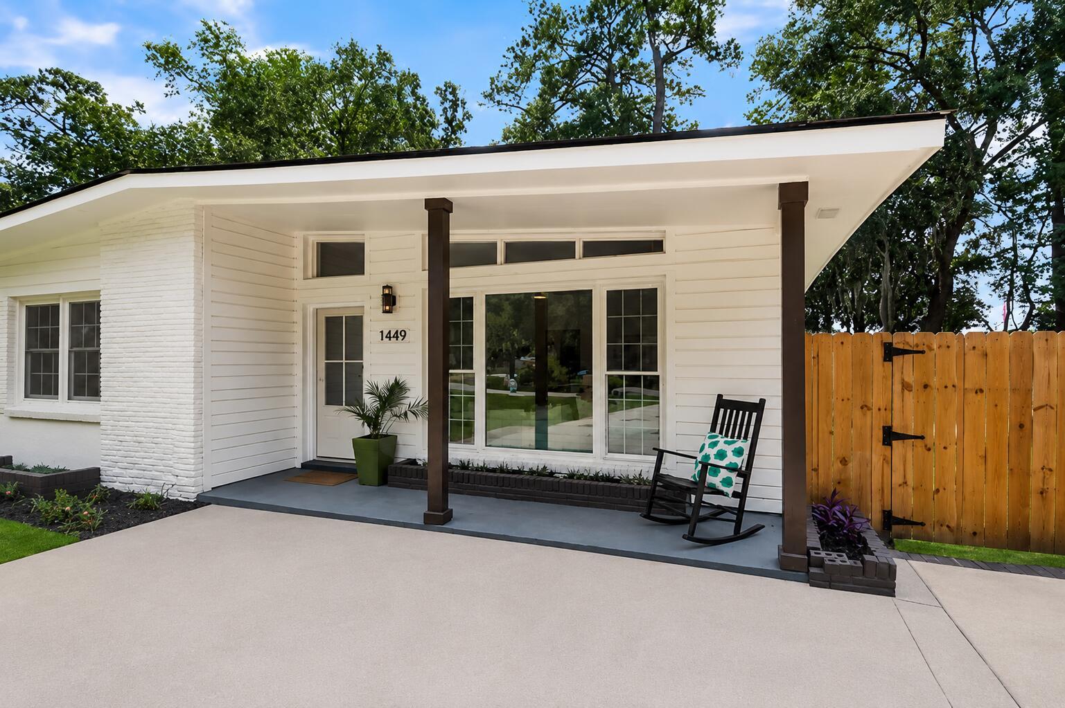 Image 2: Sherwood porch