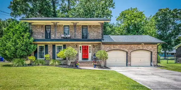 1204 Oakcrest Drive