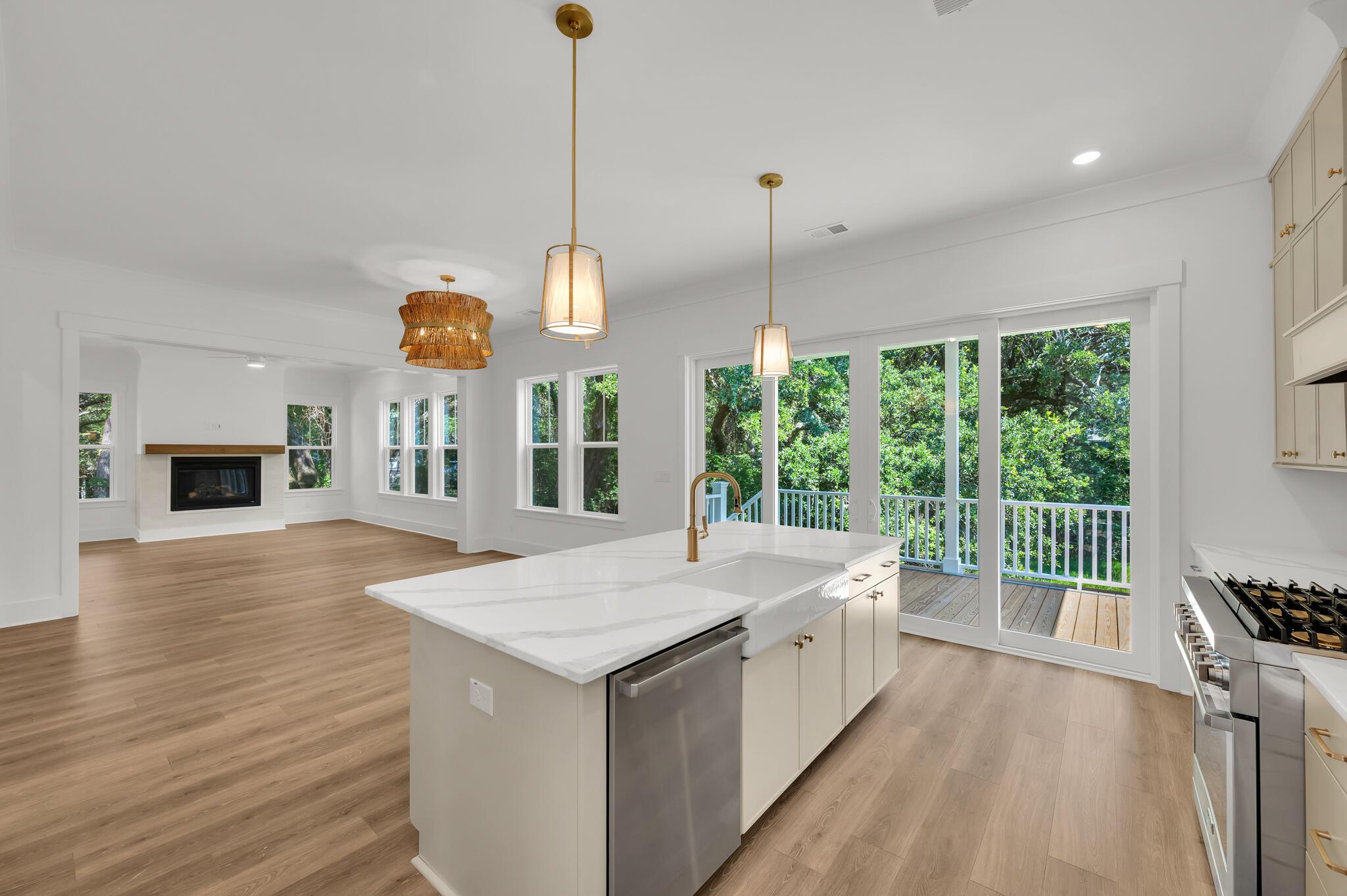 Image 4: Family, Dining, Kitchen