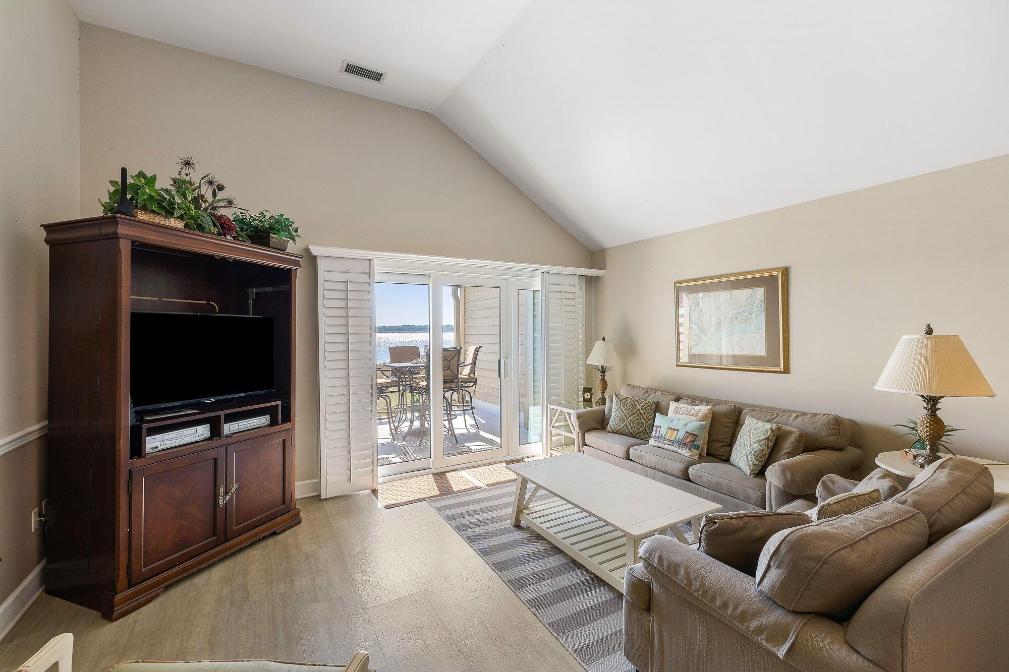 Image 4: 4-web-or-mls-1304 Pelican Watch Villas-2
