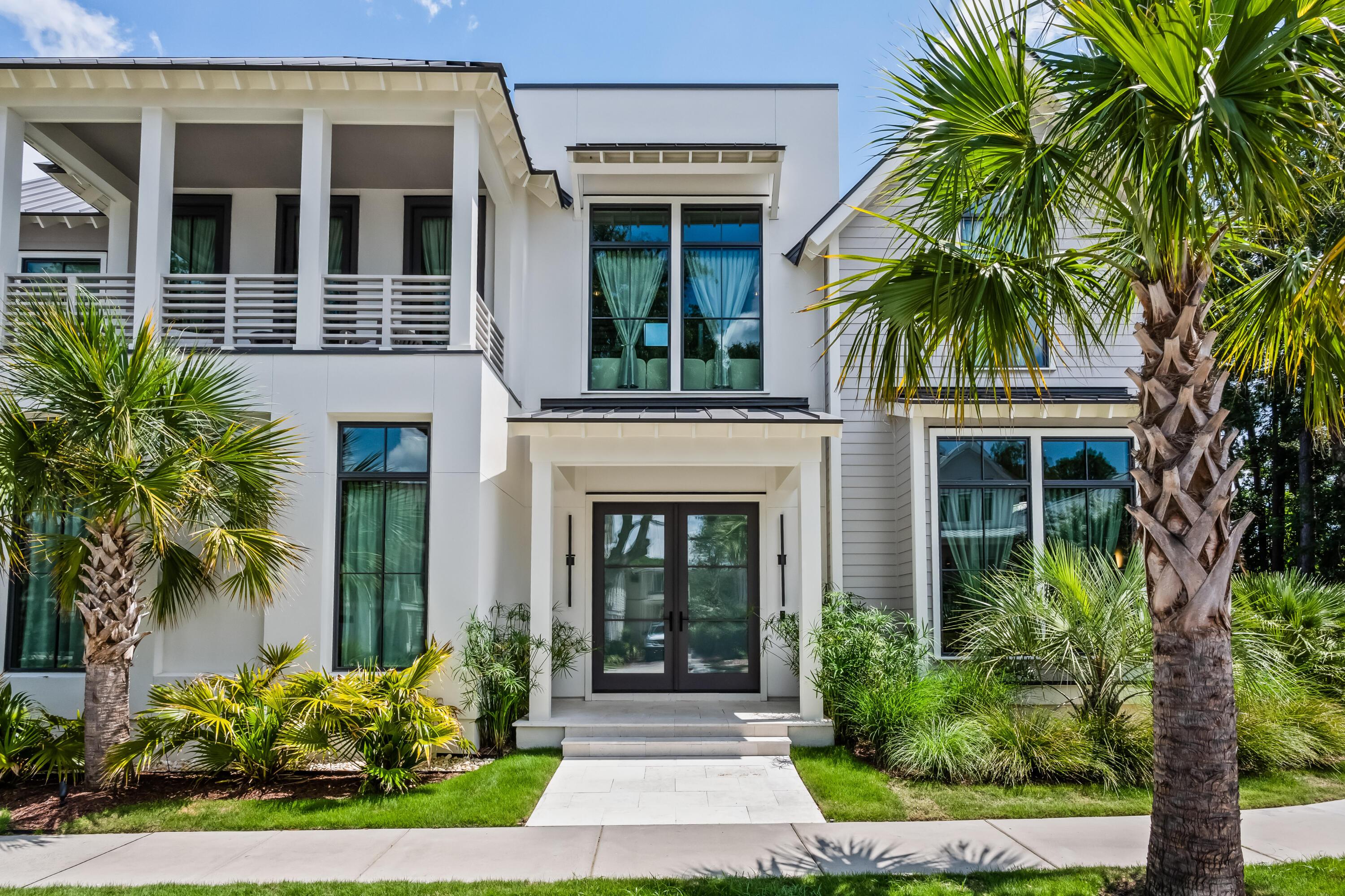 Image 4: Front Entry