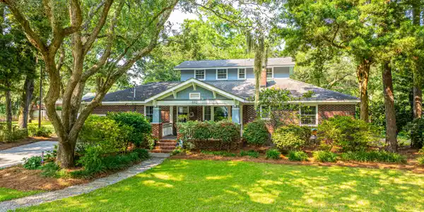 802 Robert E. Lee Boulevard