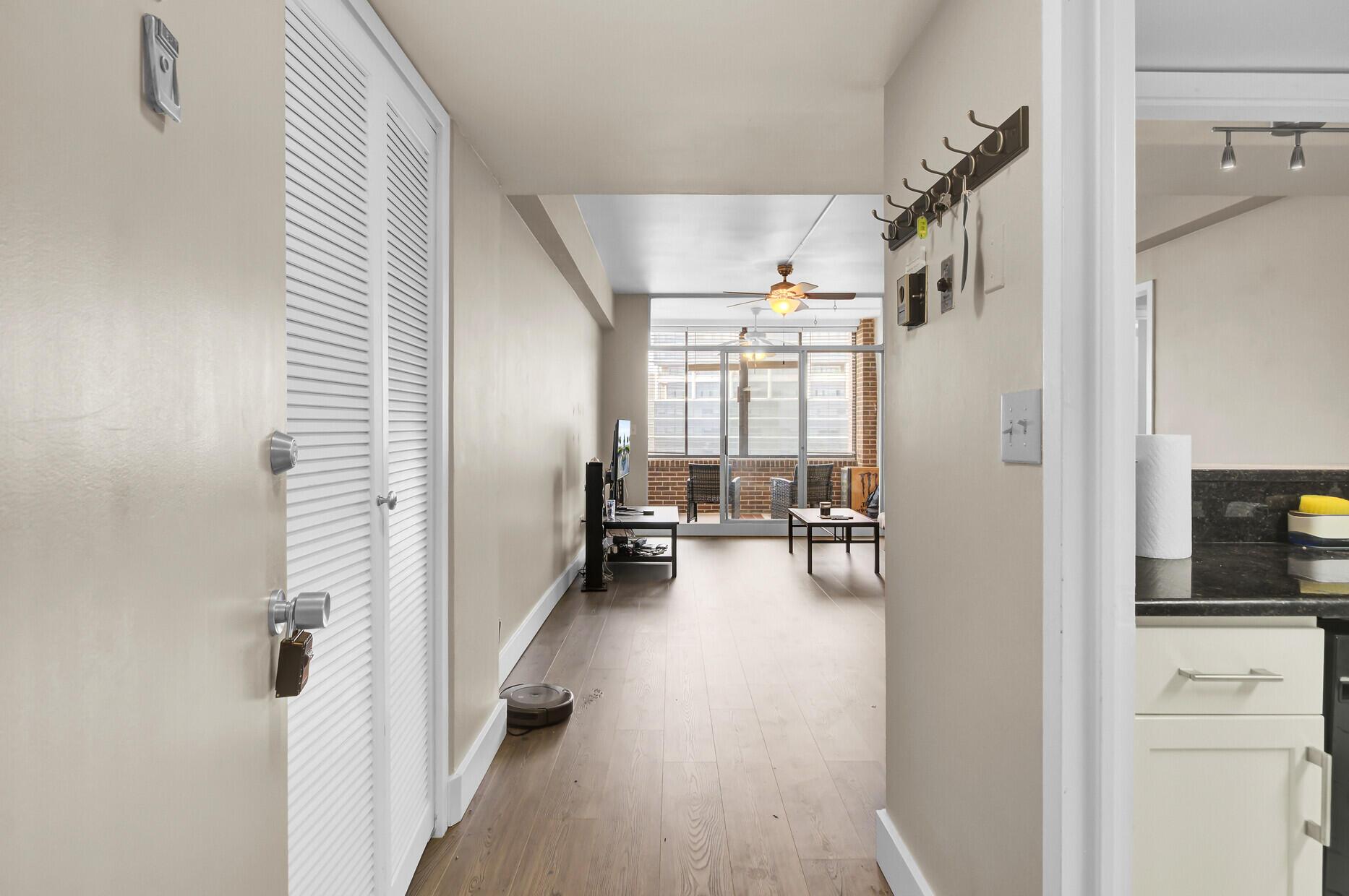 Image 3: Ashley House 6H Entry