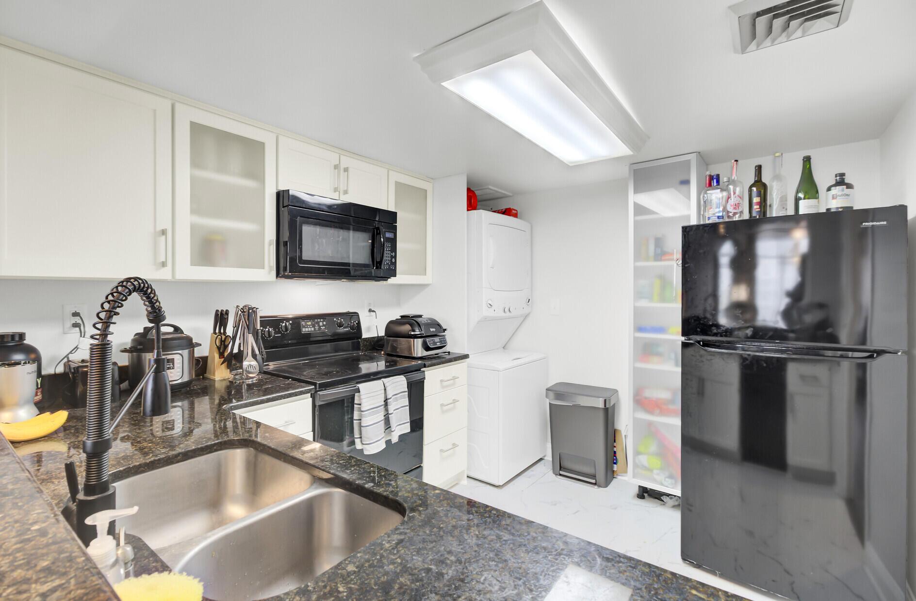 Image 4: Ashley House 6H Kitchen