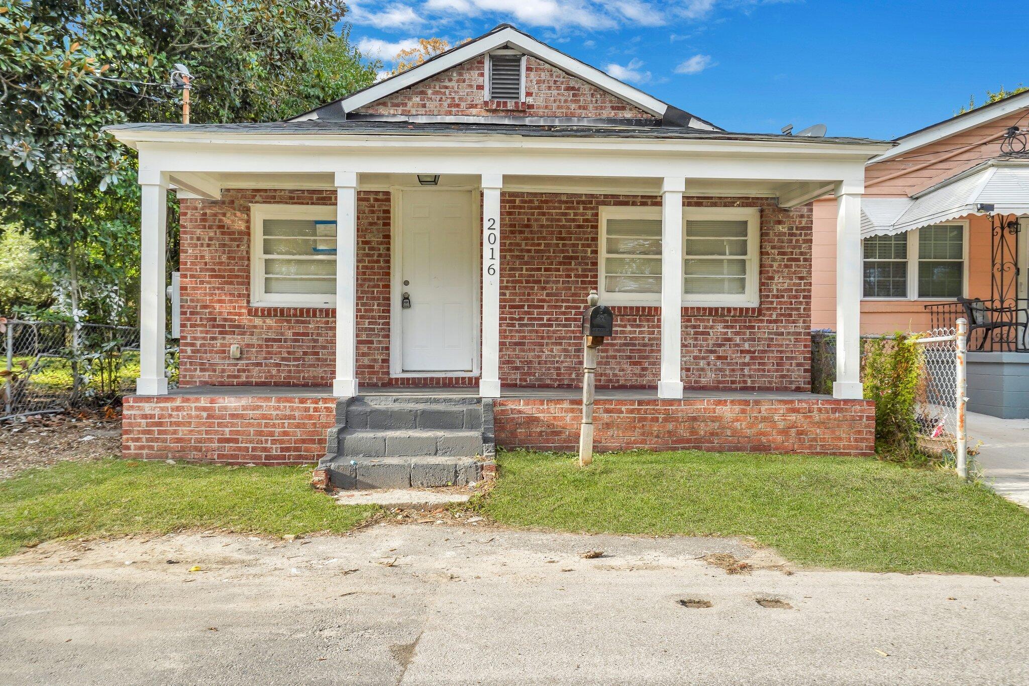 Image 2: 2016 Echo Ave.