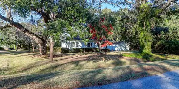 1380 Edgewater Drive