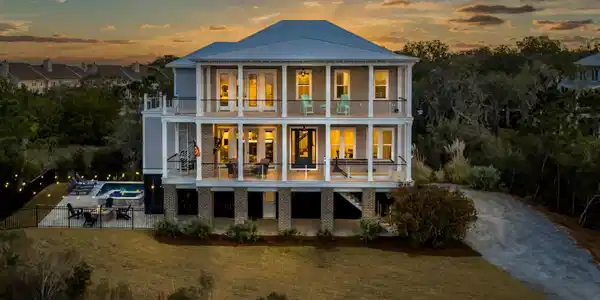 1850 Headquarters Plantation Drive