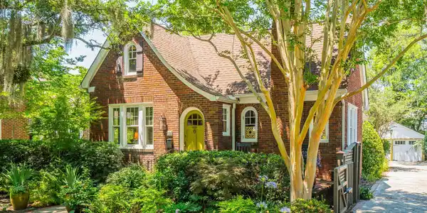 Image 3: 18StockerDr-KeenEyeMarketing-003