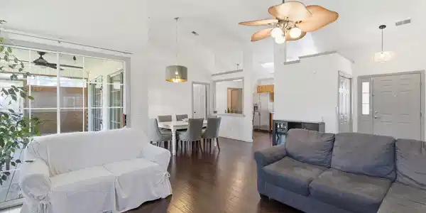 Image 4: 4