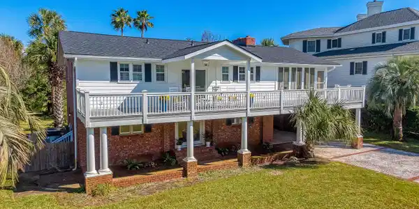6 44th Avenue