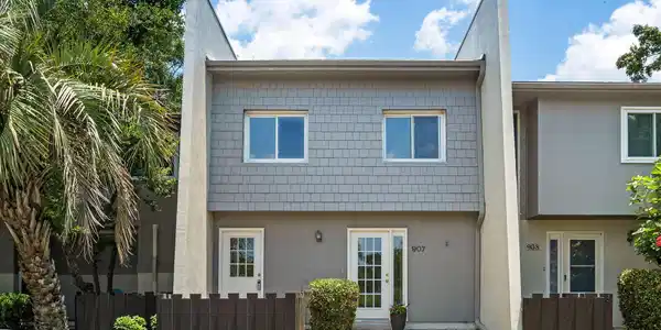907 Ventura Place