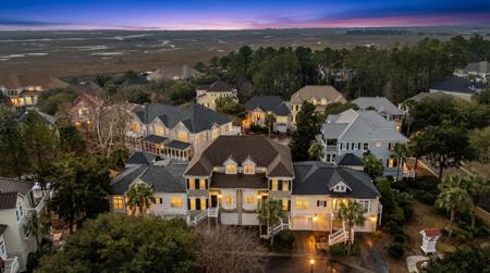 1904 English Ivy Court