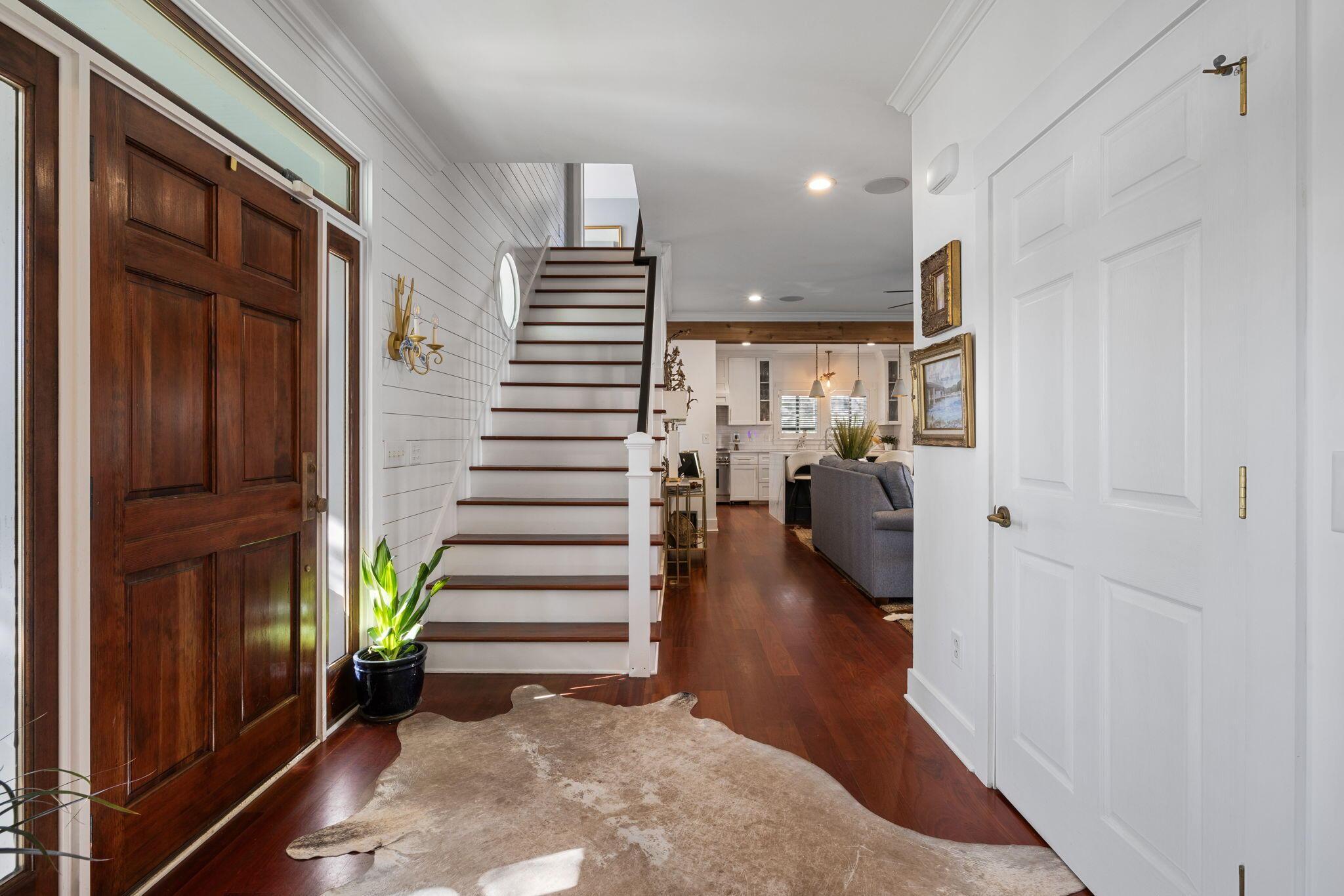 Image 3: Foyer