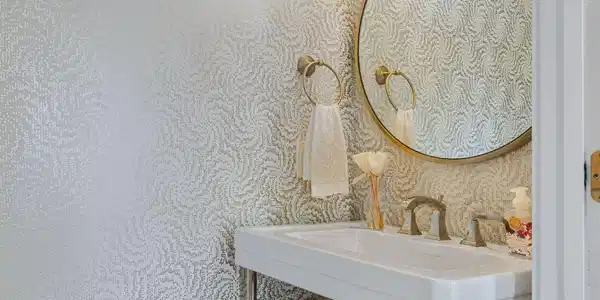Image 4: Powder room
