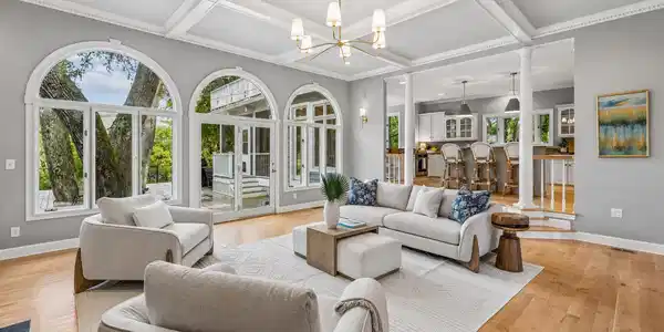 Image 3: Stunning GR with Coffered Ceiling