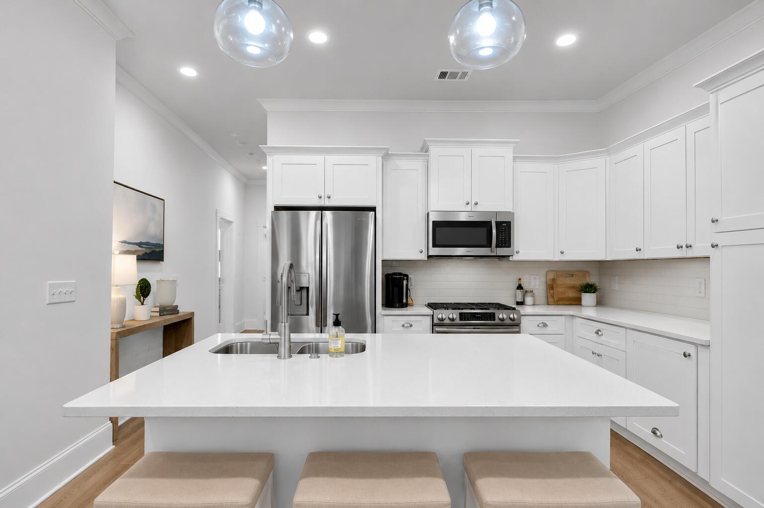 Image 2: Indigo3BDRM.Microwave