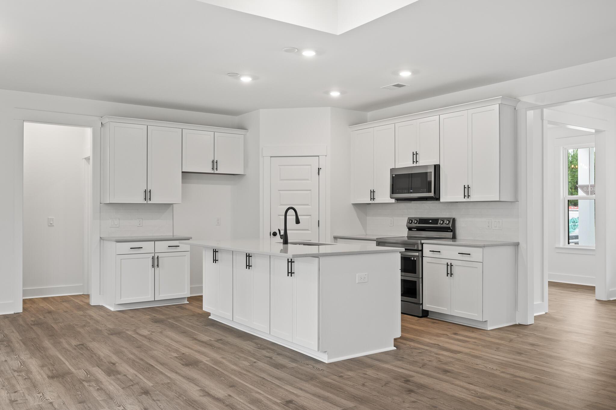 Image 3: Kitchen