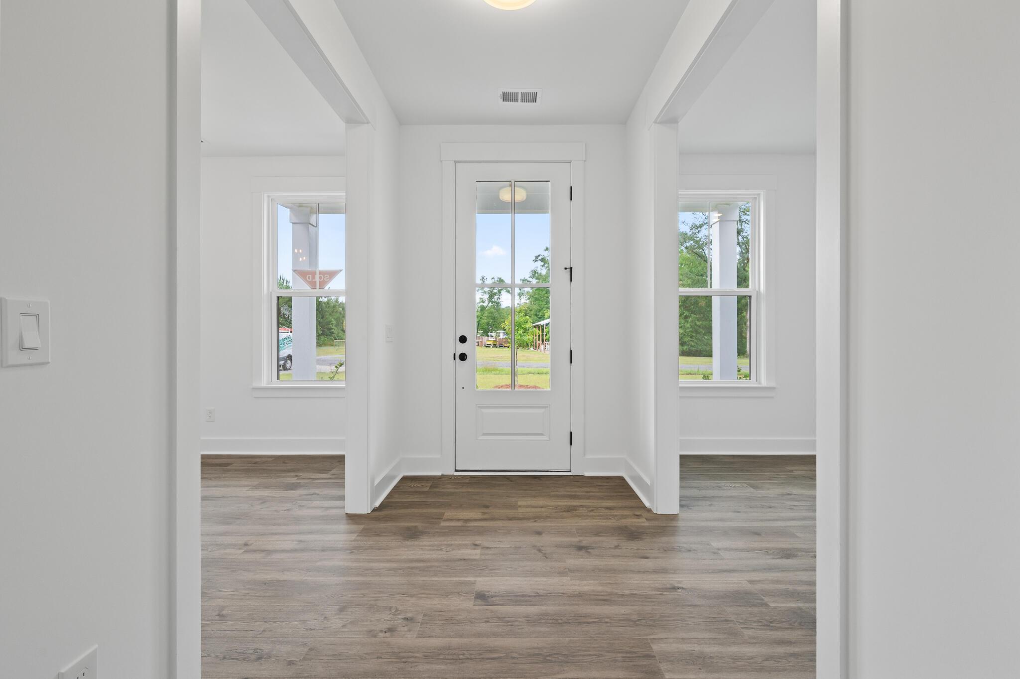 Image 4: Entryway