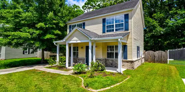 42 Woodleaf Court