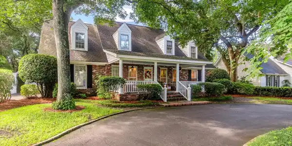 Image 2: 01-975 Harbortowne_e_Lowcountry_Exposure