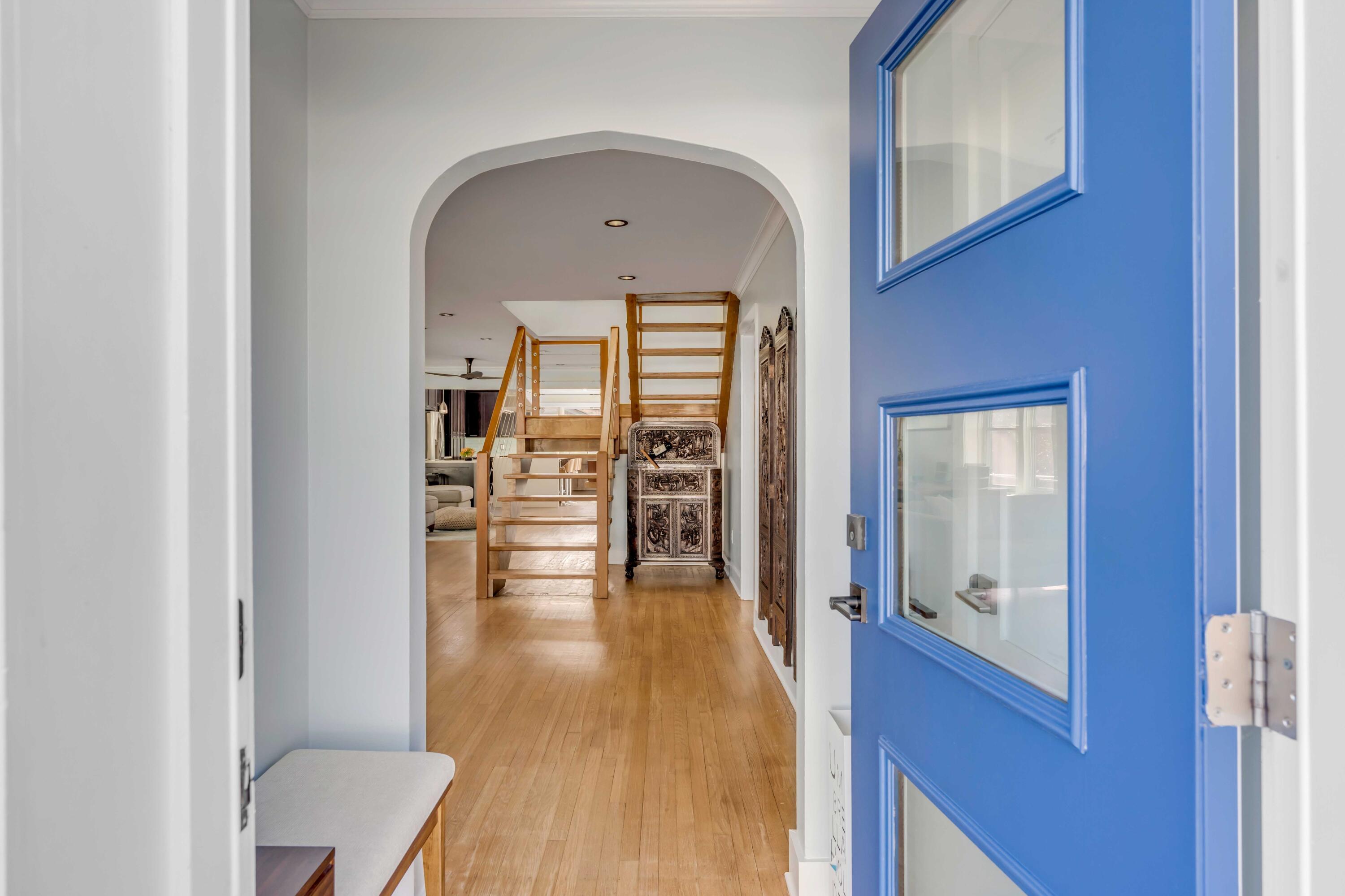 Image 4: Entry