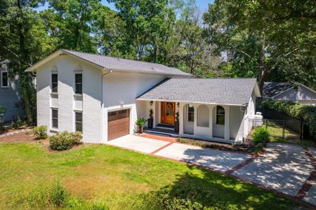 1055 Royalist Road