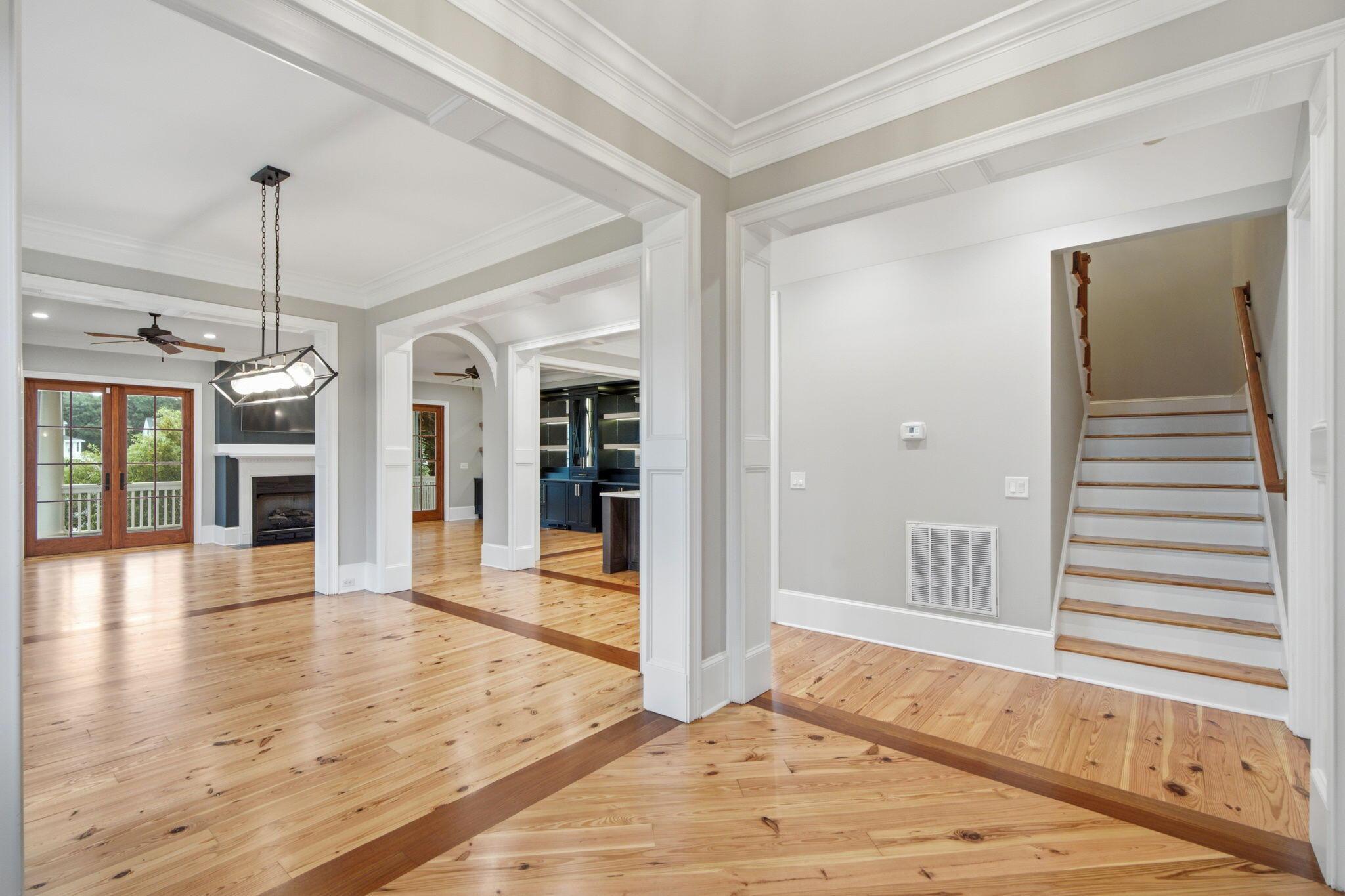 Image 4: Foyer