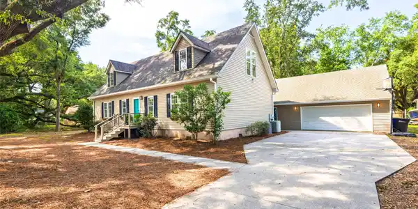 Image 4: Expansive Driveway