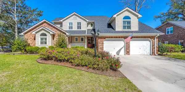 1316 Woodlake Court
