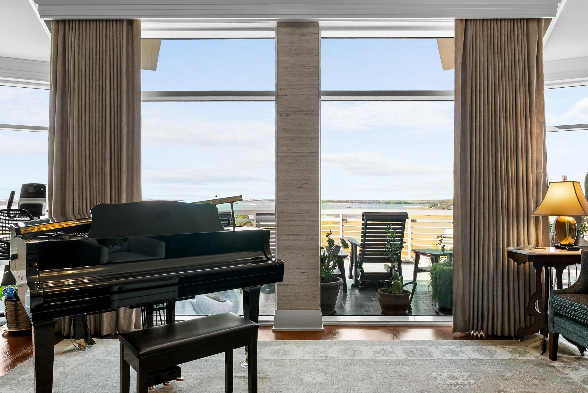 Image 4: Main Living Space