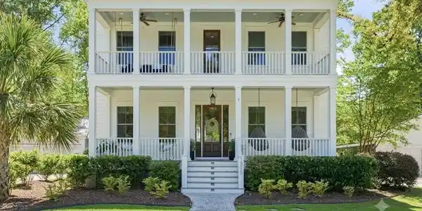 Image 4: White exterior