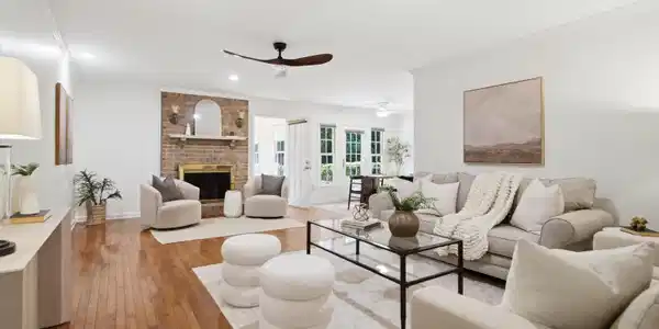 Image 3: 1042 Planters Curve -Family room 2