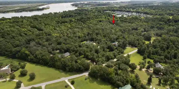 Image 4: 18.29 acres
