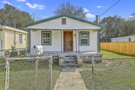 1989 Hugo Avenue