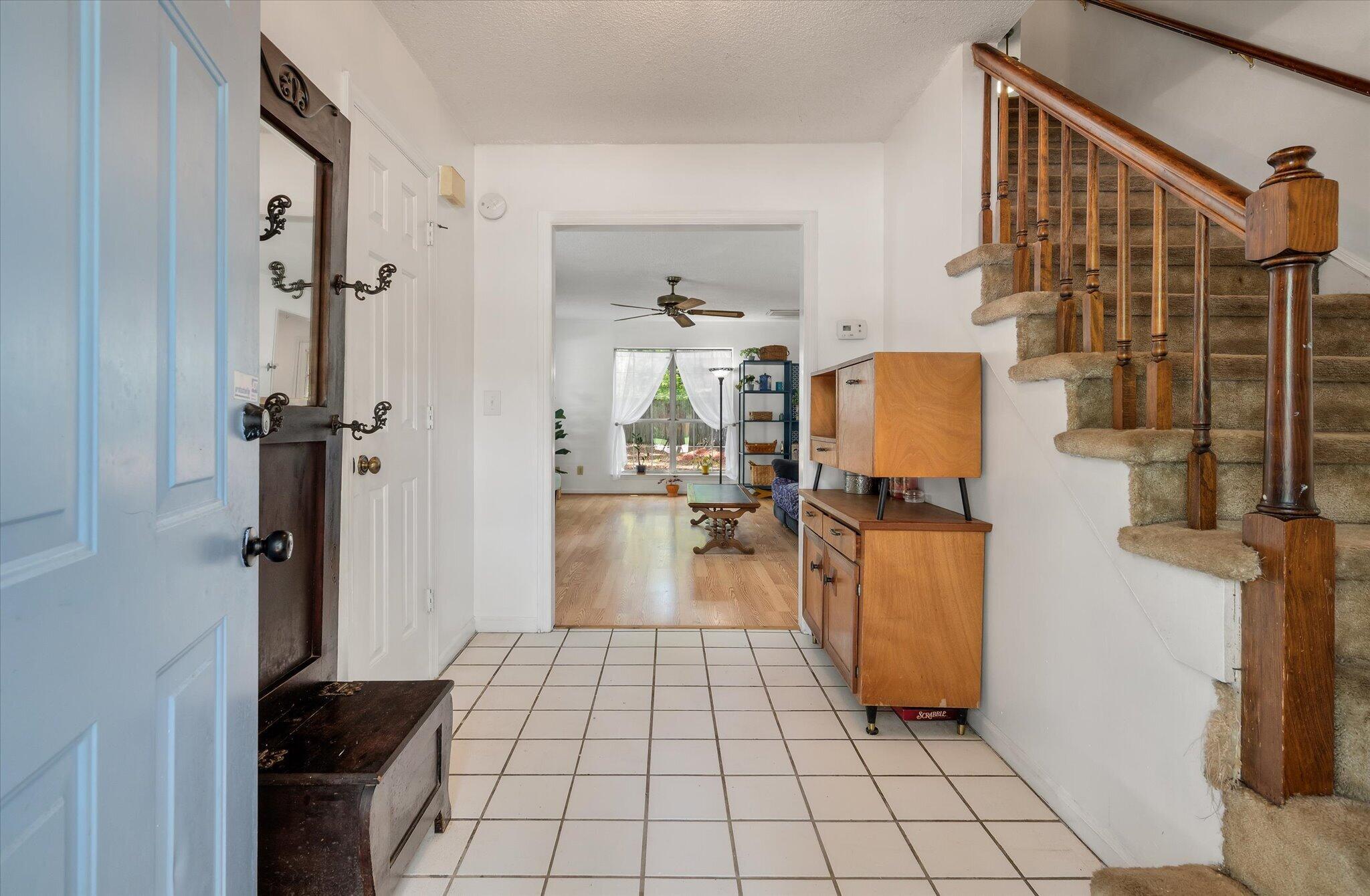 Image 4: Entryway