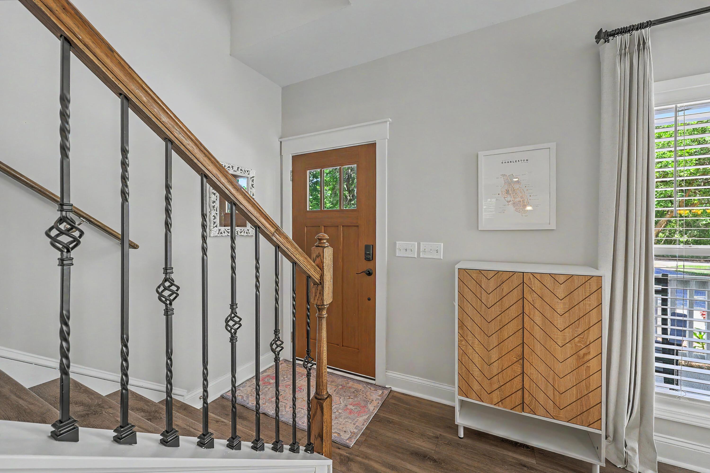 Image 3: Entry