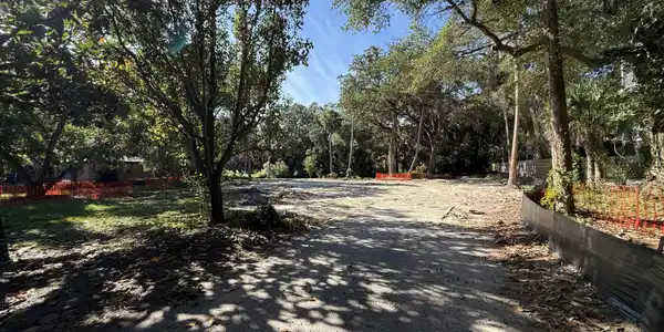 Image 3: Pic 2