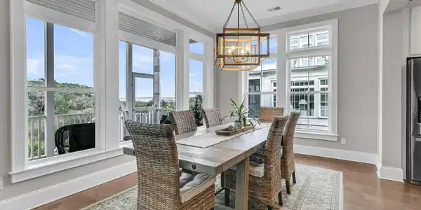 Image 4: Dining Area with VIEWS!