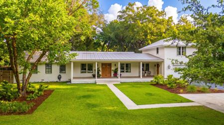 1035 Lakeview Drive