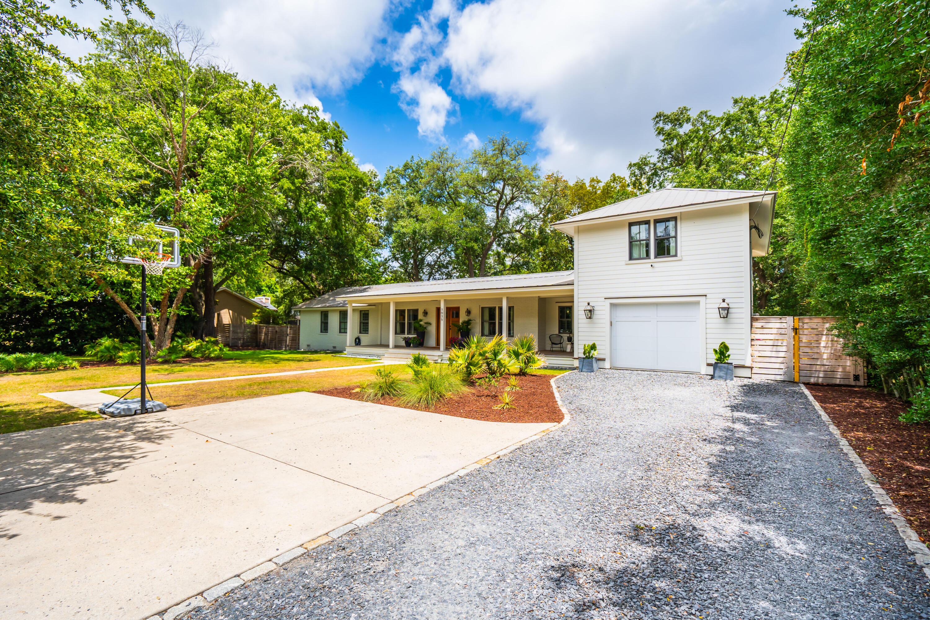 Image 2: 1035LakeviewDr-KeenEyeMarketing-002