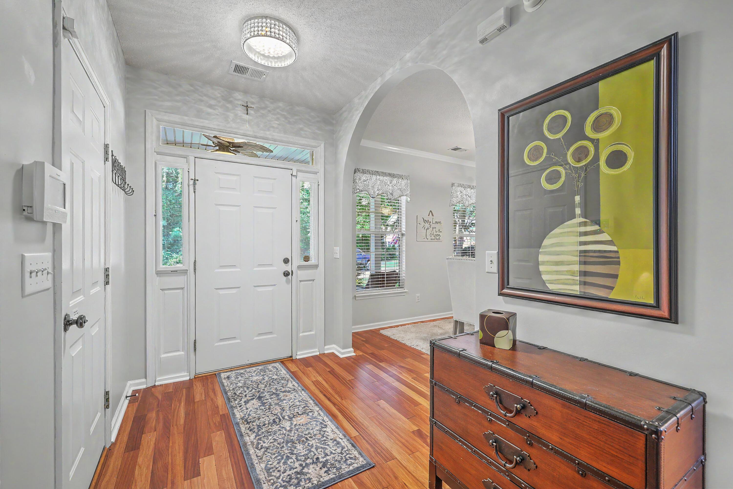 Image 3: Foyer