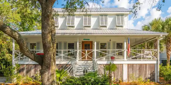 401 Seabreeze Lane