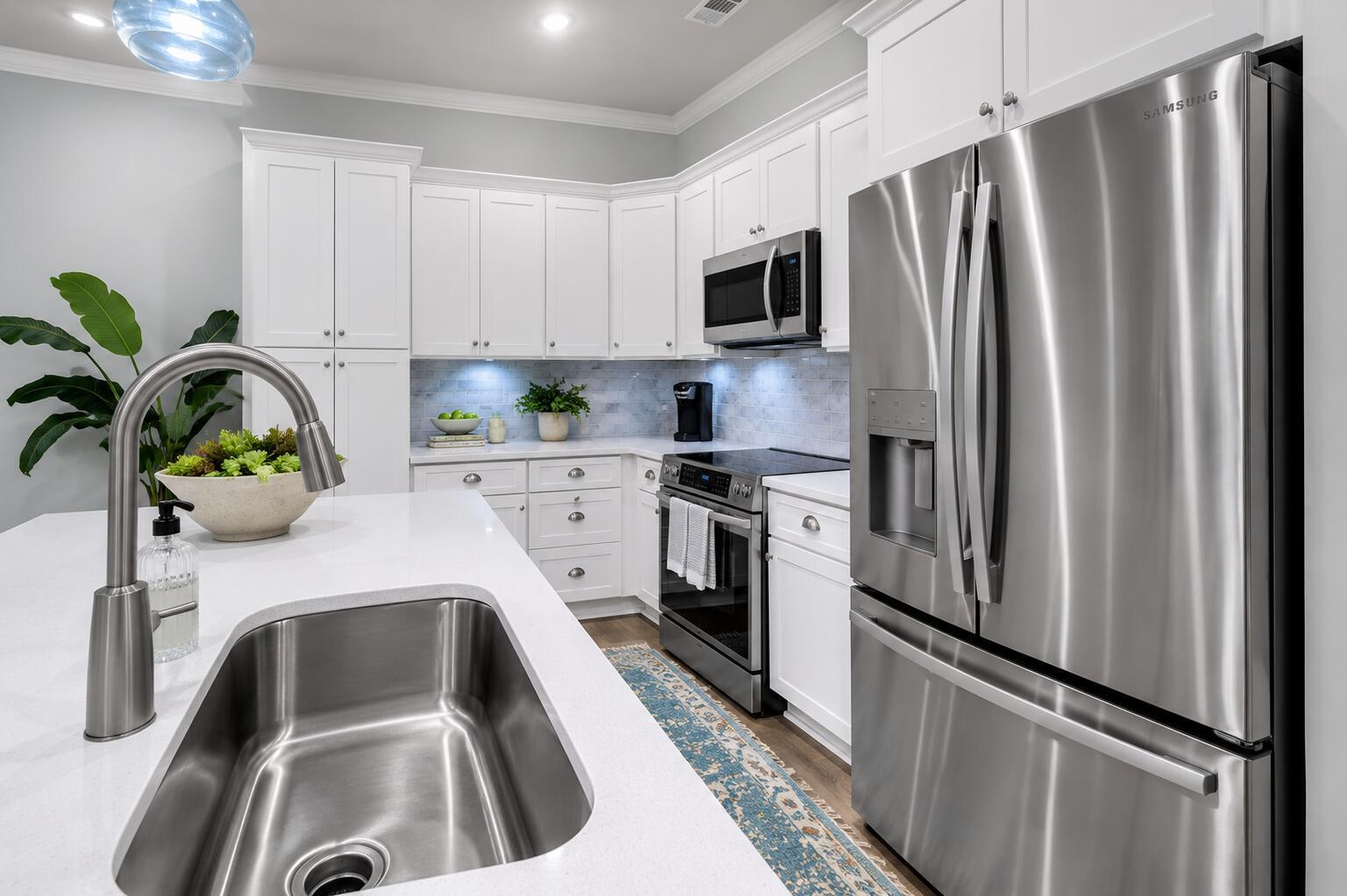 Image 2: Indigo1bd.Microwave.Kitchen