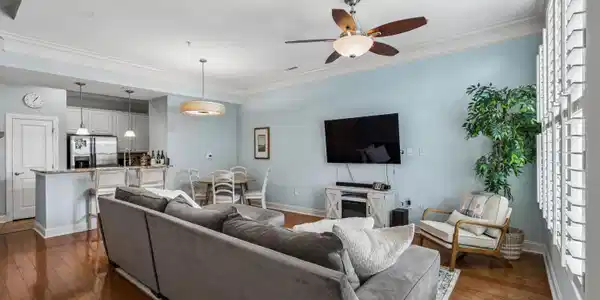Image 3: 200RiverLandingDr-KeenEyeMarketing-018