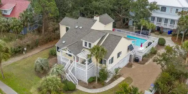 16 54th Avenue