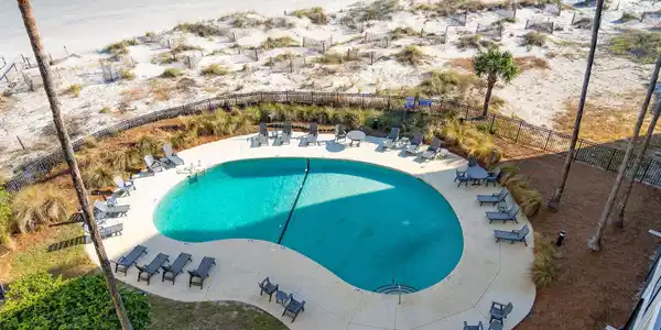 Image 3: Pool