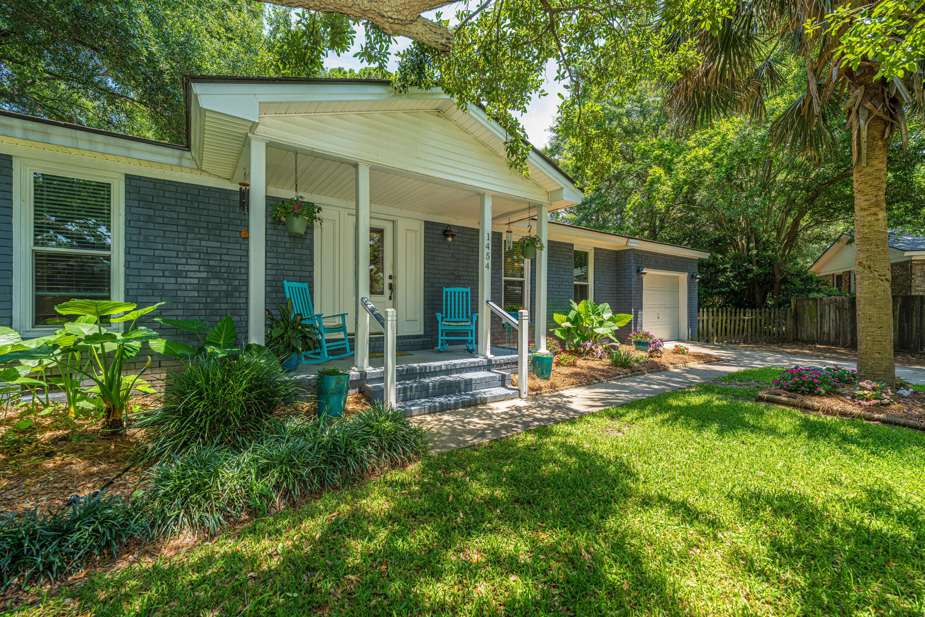 Image 2: 1454WaterwayCt006